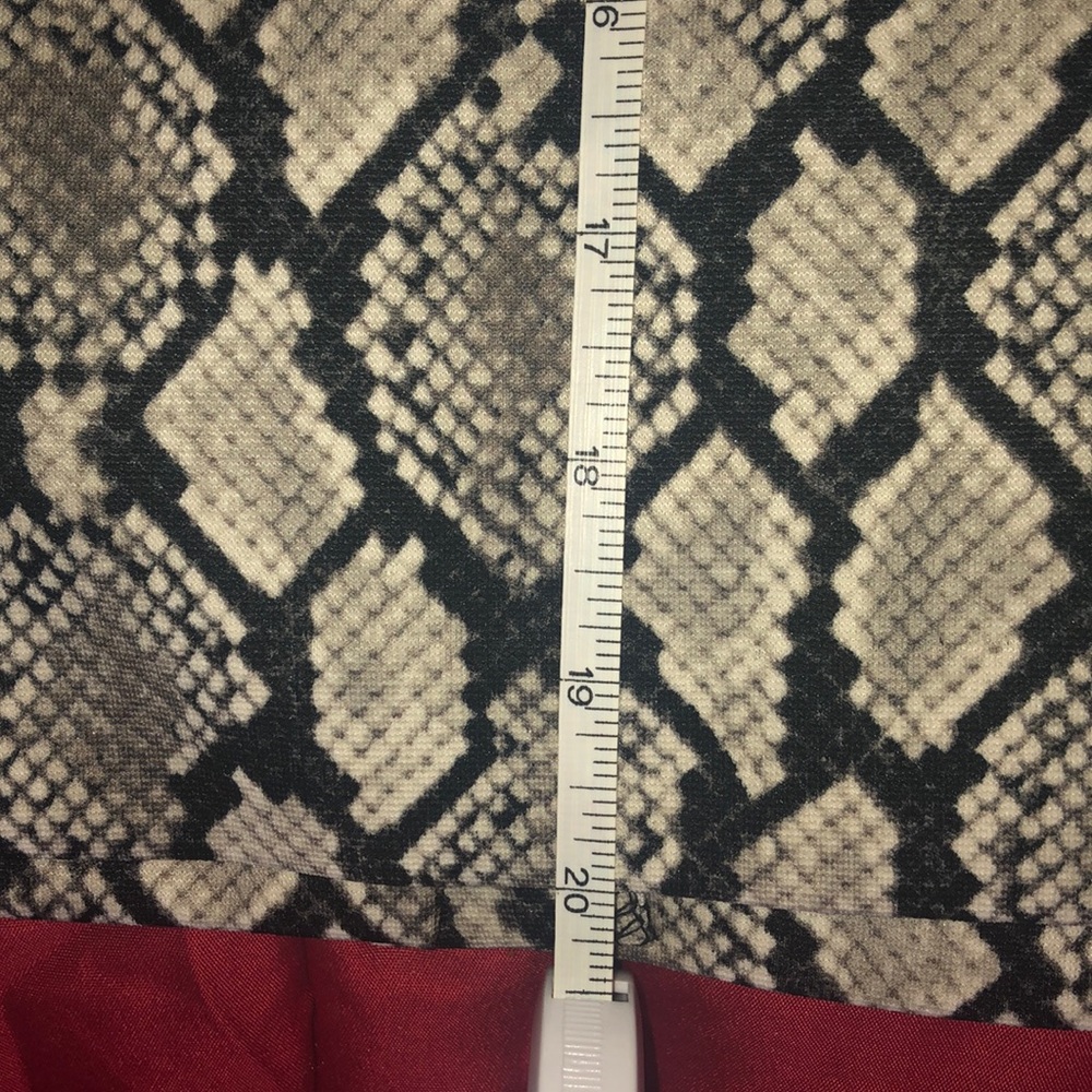 Brand new! Micheal kors snakeskin skirt - Picture 7 of 8